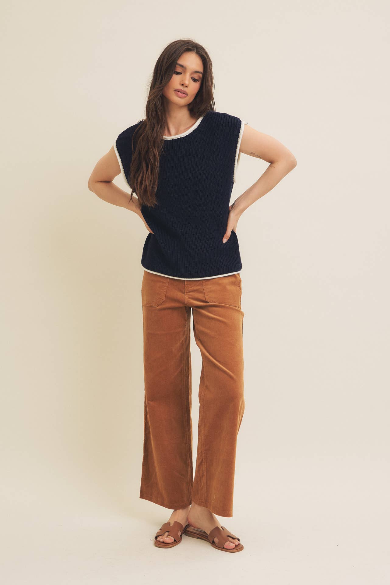CONTRAST ROLLED EDGE KNITTED SWEATER VEST