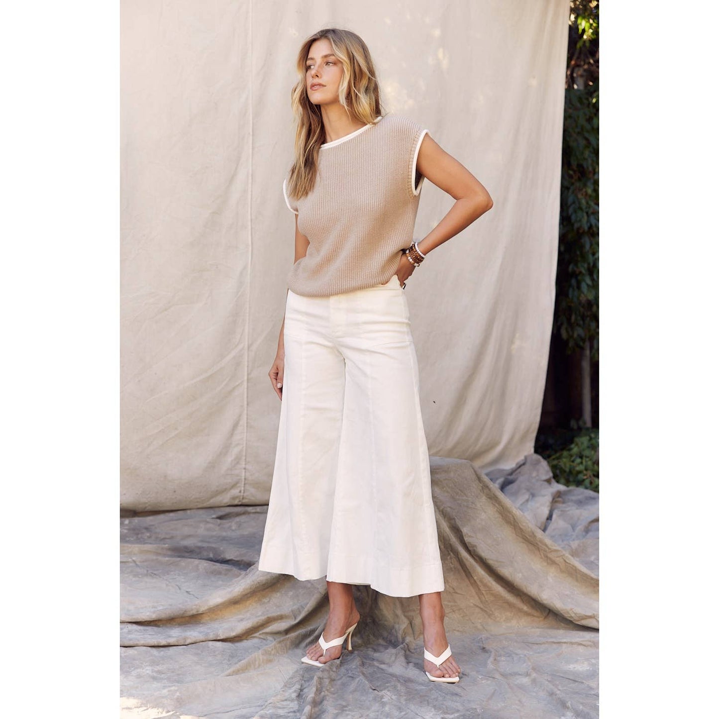 CONTRAST ROLLED EDGE KNITTED SWEATER VEST