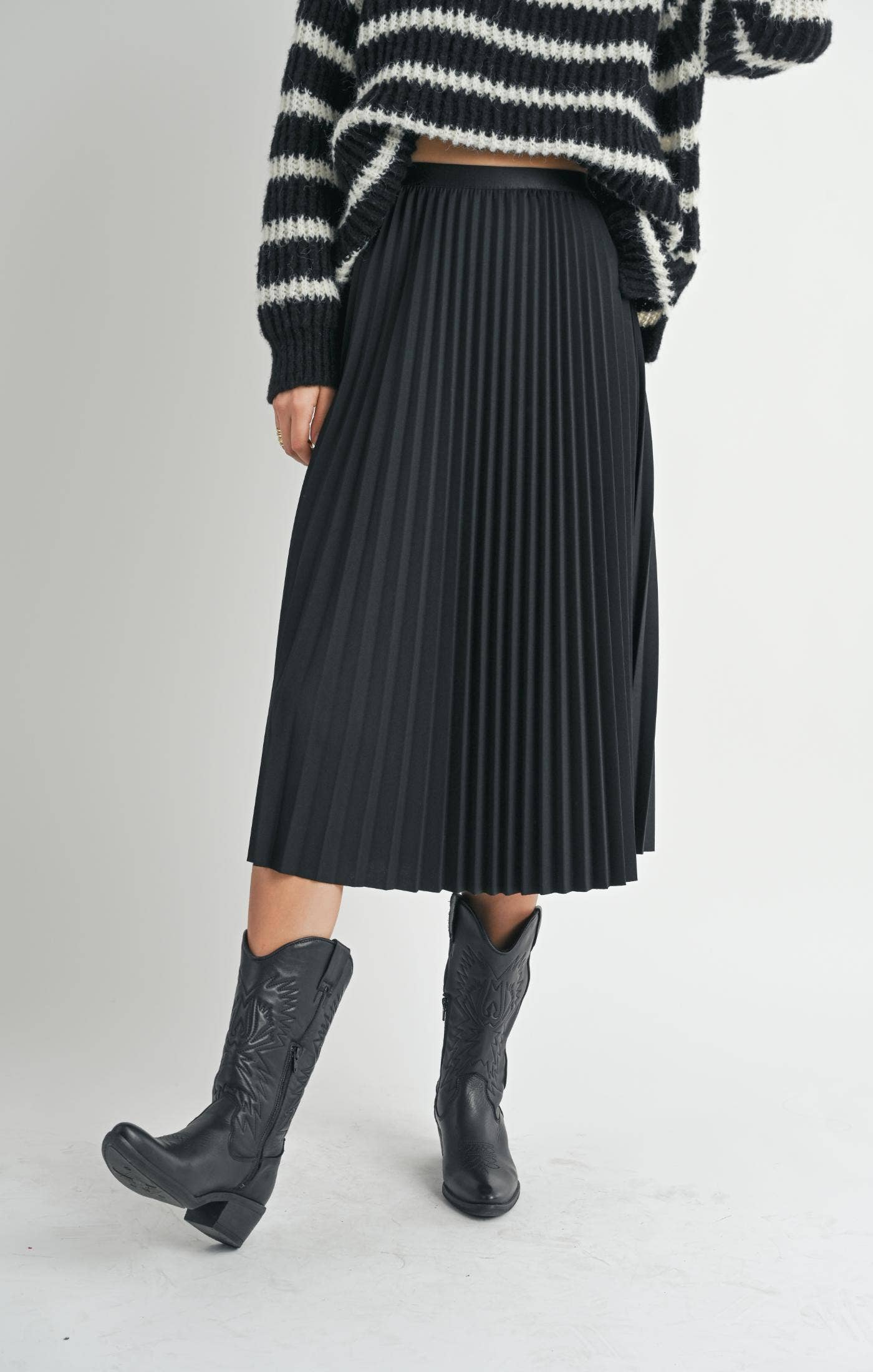 Full Of Charm Pleated Midi Skirt: BLACK