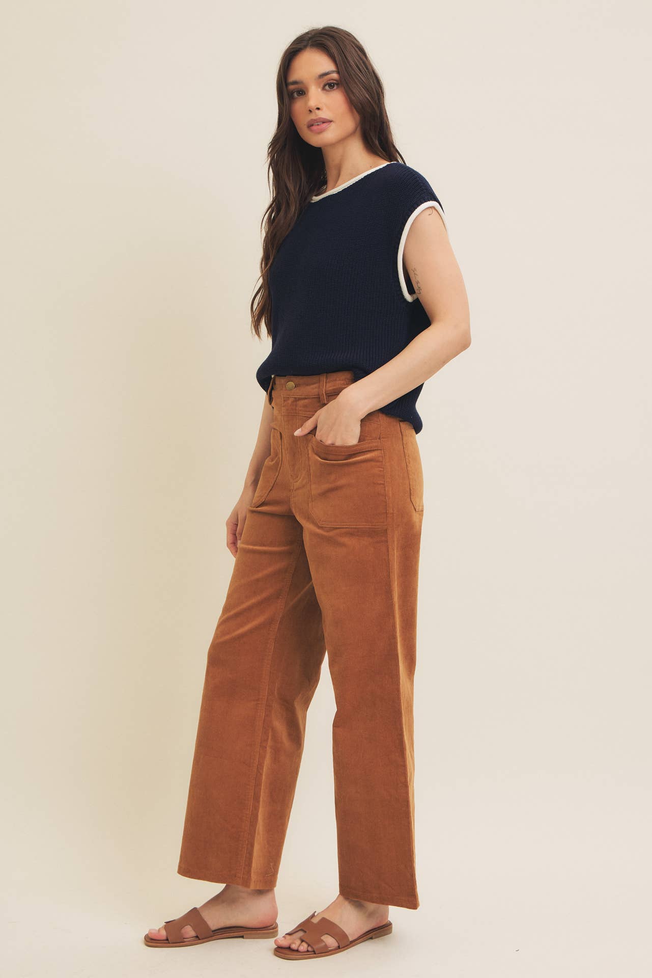 CONTRAST ROLLED EDGE KNITTED SWEATER VEST