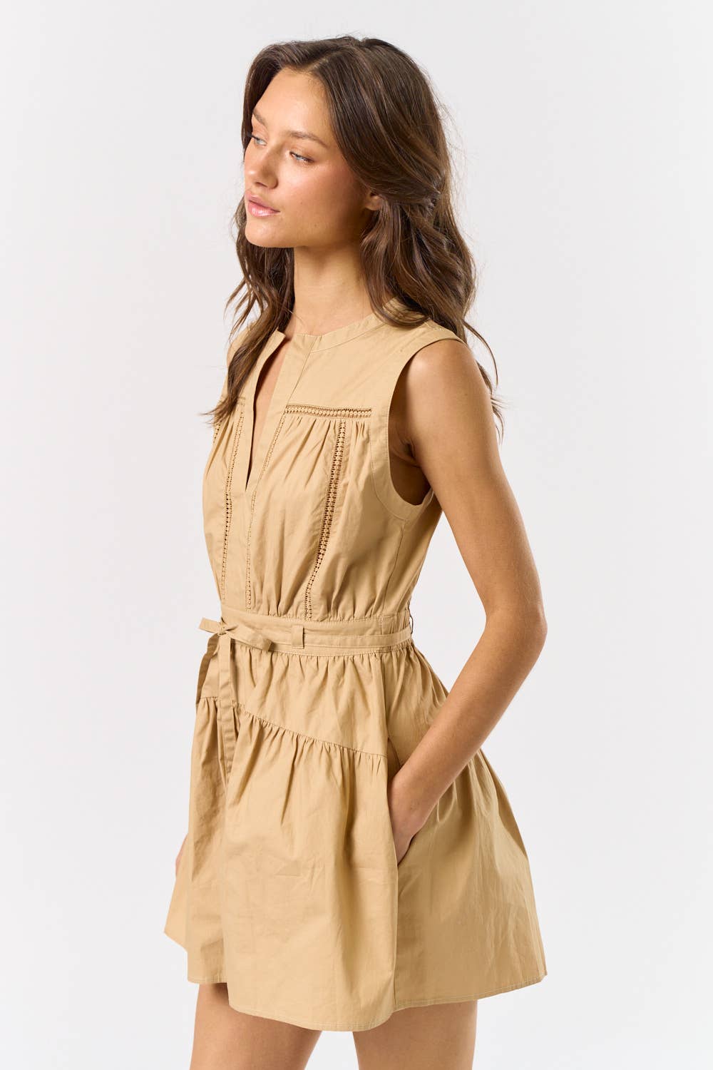 SLEEVELESS WAIST TIE ROMPER