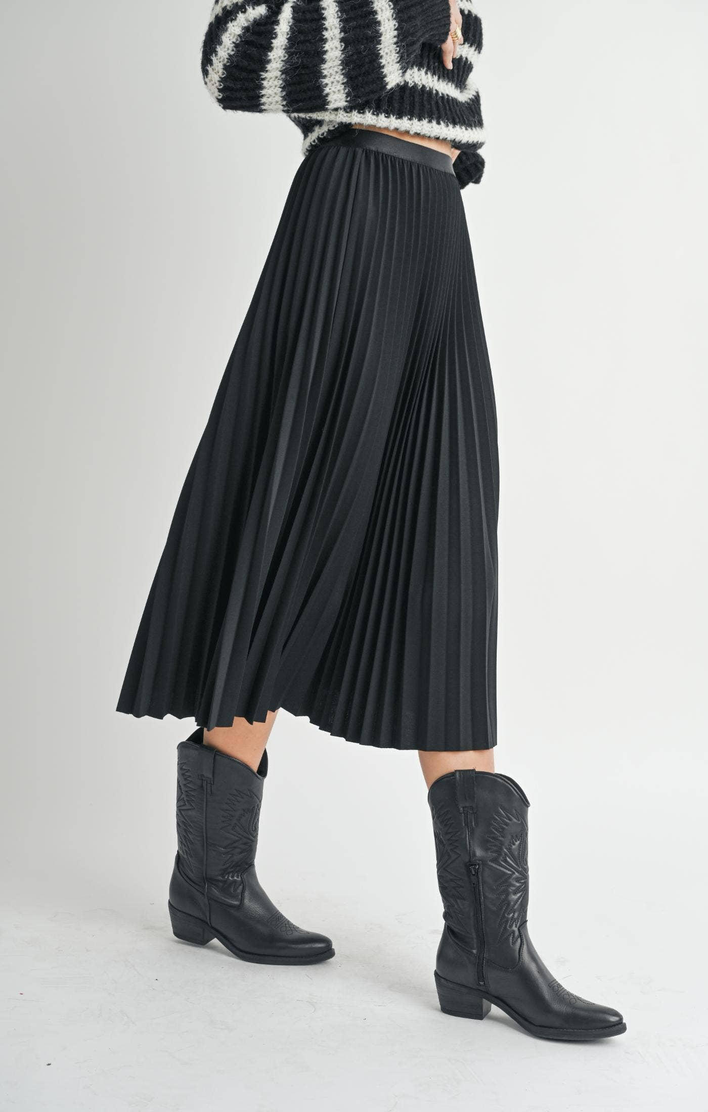 Full Of Charm Pleated Midi Skirt: BLACK