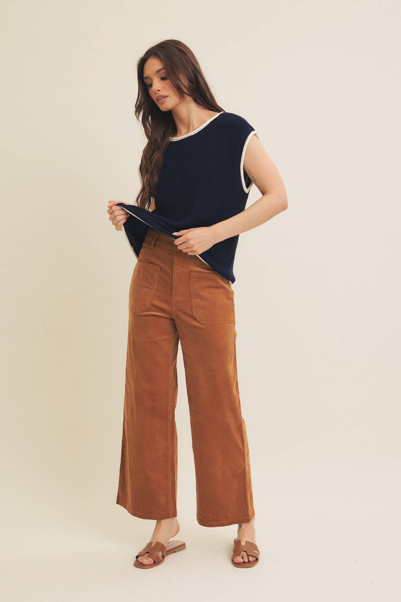 CONTRAST ROLLED EDGE KNITTED SWEATER VEST