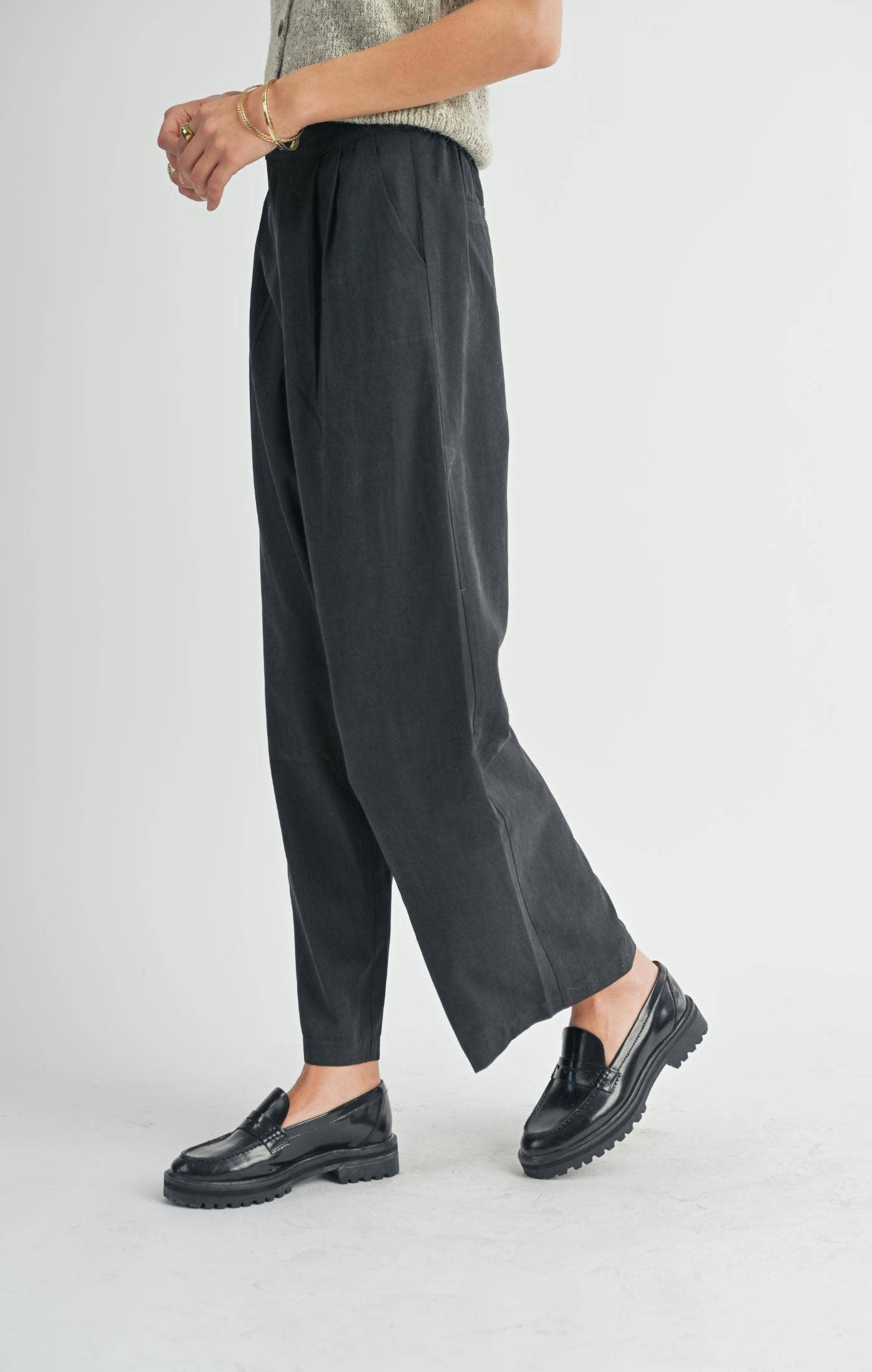 Olive Groves Front Pleat Trousers: BLACK