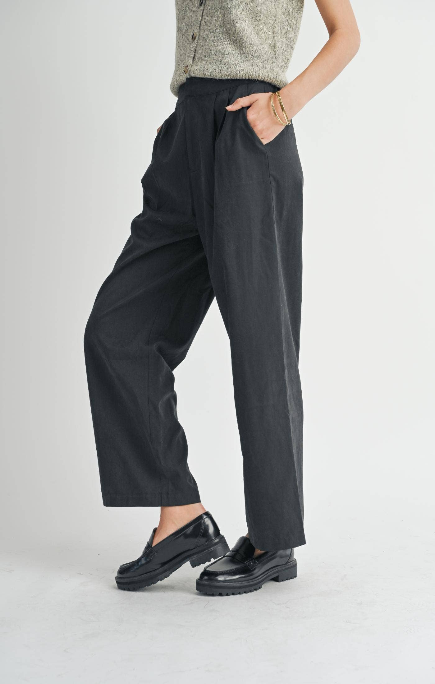 Olive Groves Front Pleat Trousers: BLACK