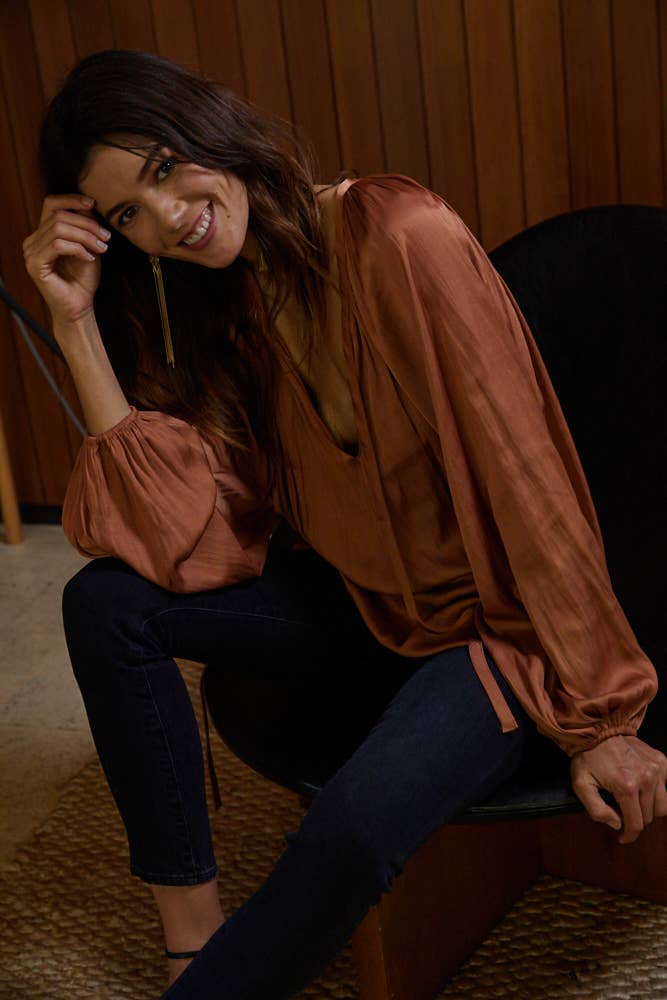 L4829 | Woven Satin Long Sleeve Neck Ribbon Detail Top