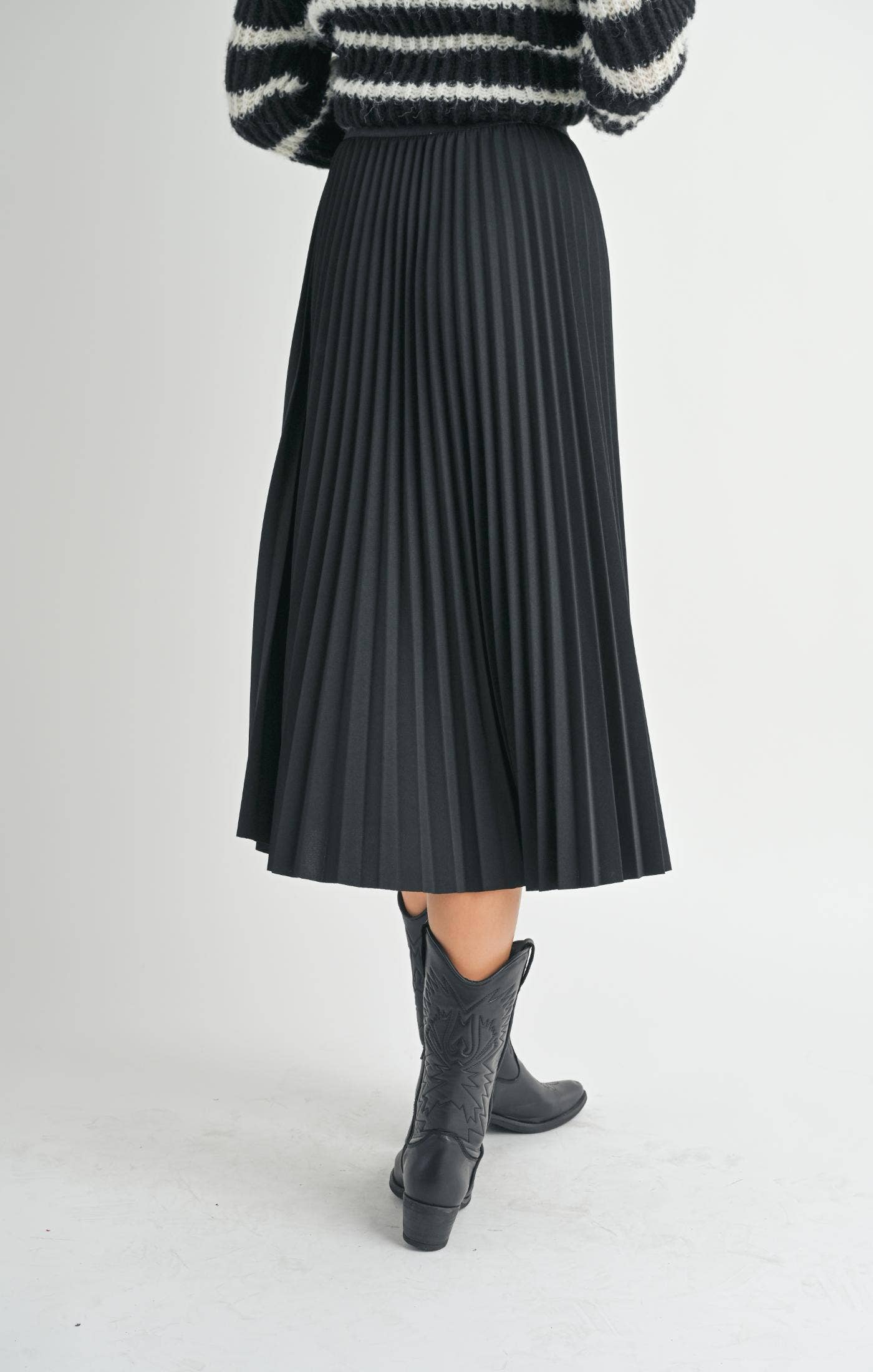 Full Of Charm Pleated Midi Skirt: BLACK
