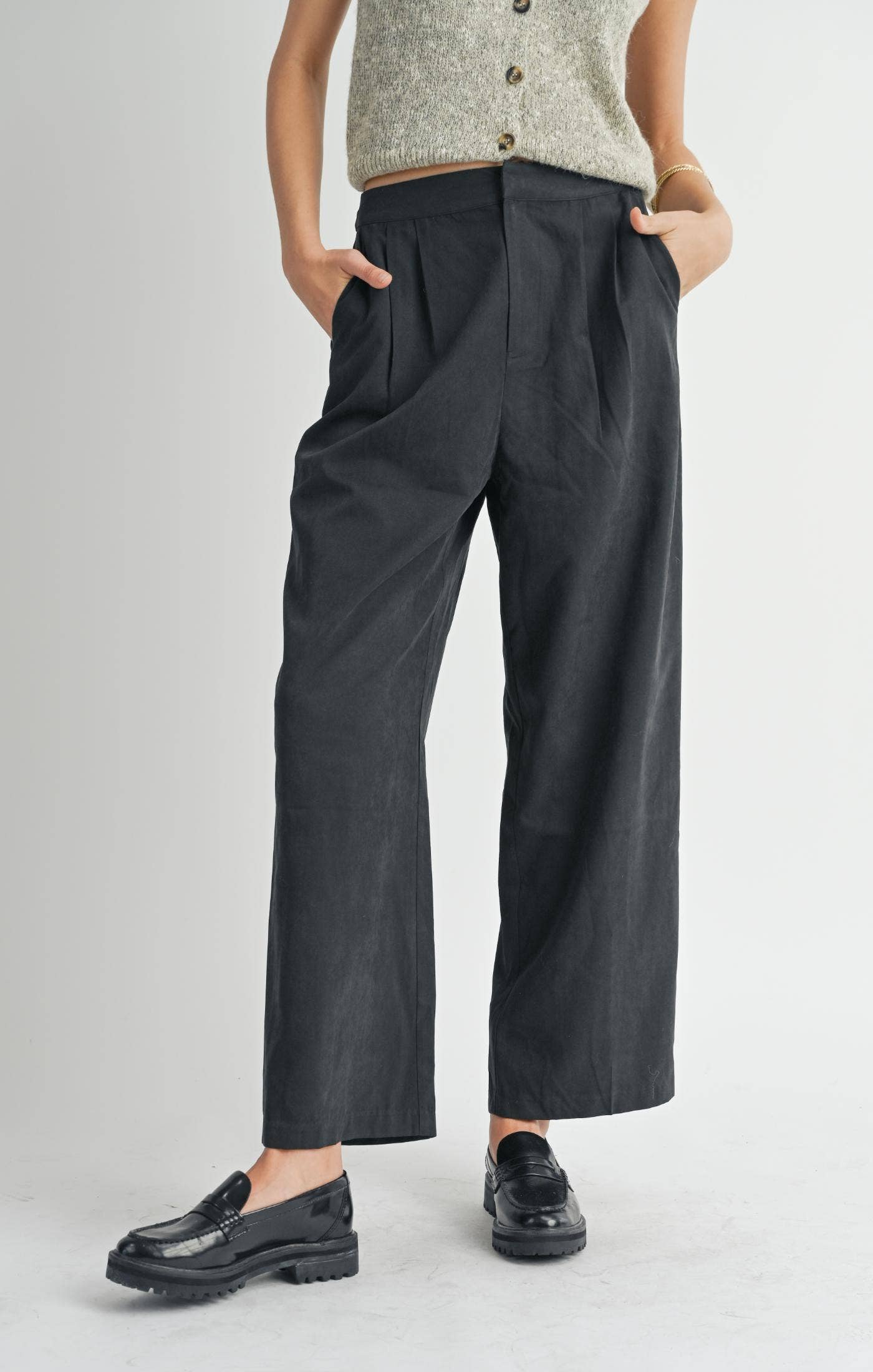 Olive Groves Front Pleat Trousers: BLACK