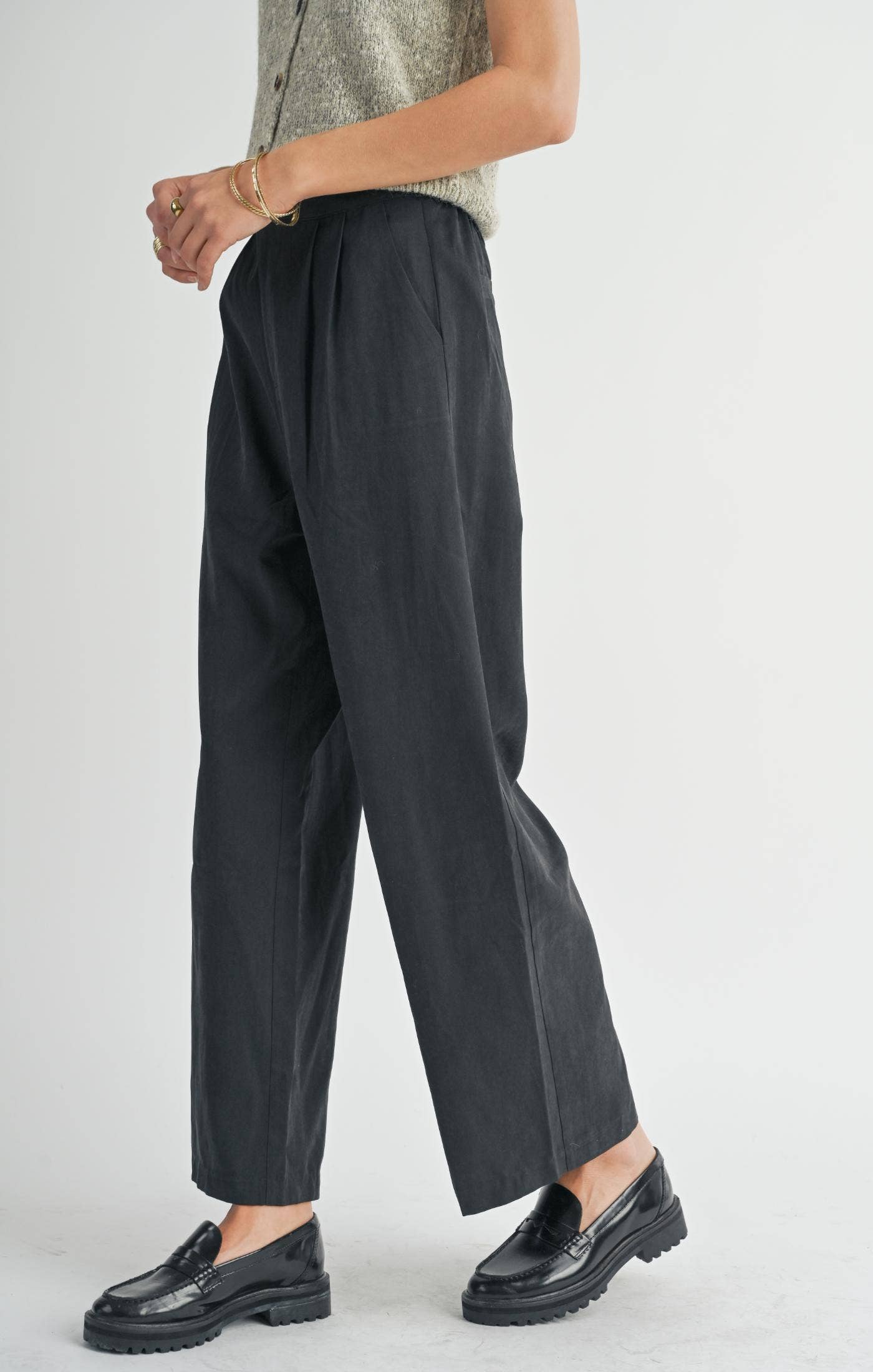 Olive Groves Front Pleat Trousers: BLACK